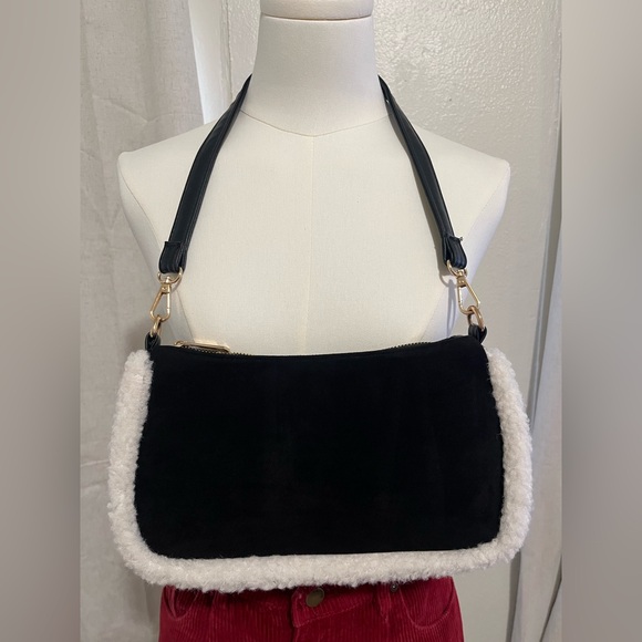 BearPaw Black and White Shoulder Bag - Picture 7 of 12